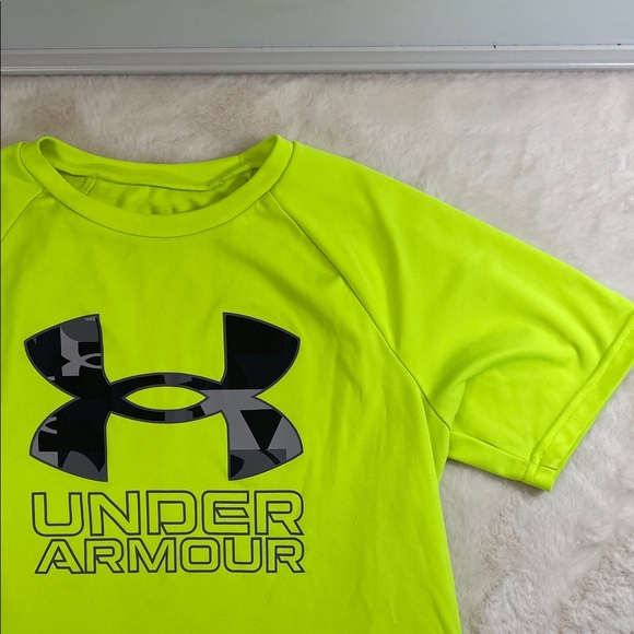 Under Armour Boy’s Bright Yellow Tee size Medium - Picture 1 of 6